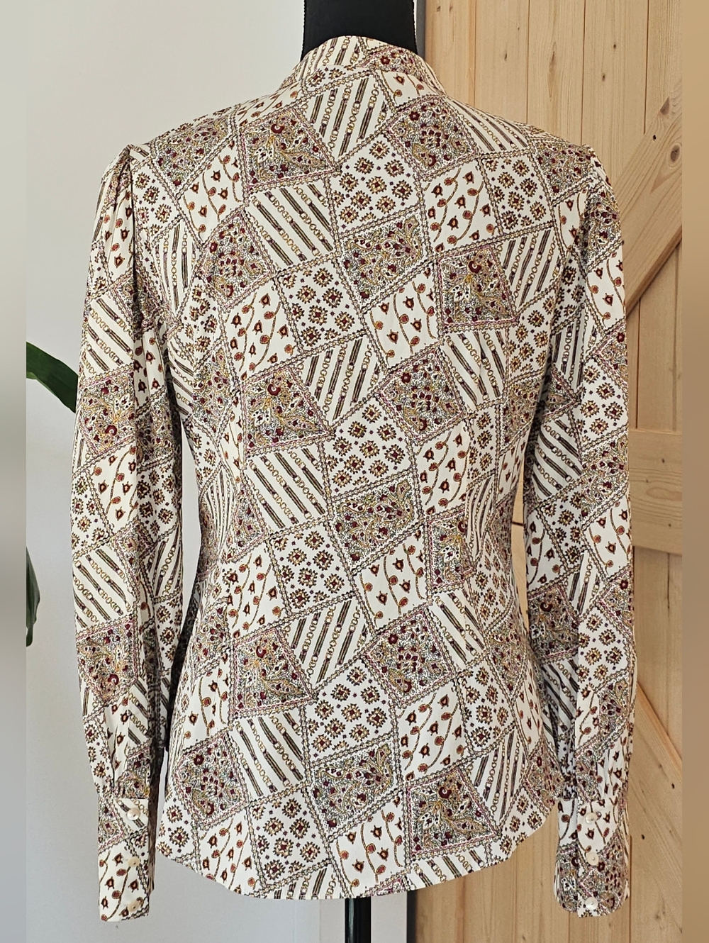 VERONICA BEARD Women's Silk Cream Printed Button-Front Long-Sleeve Shirt. Size 6 - Picture 2 of 10